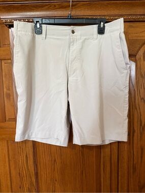 Callaway Men’s Cream Flat-Front Golf Shorts